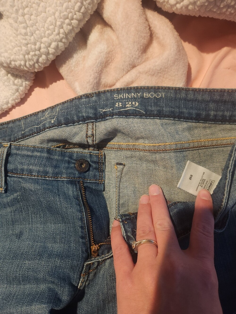 Levis - Picture 3 of 4